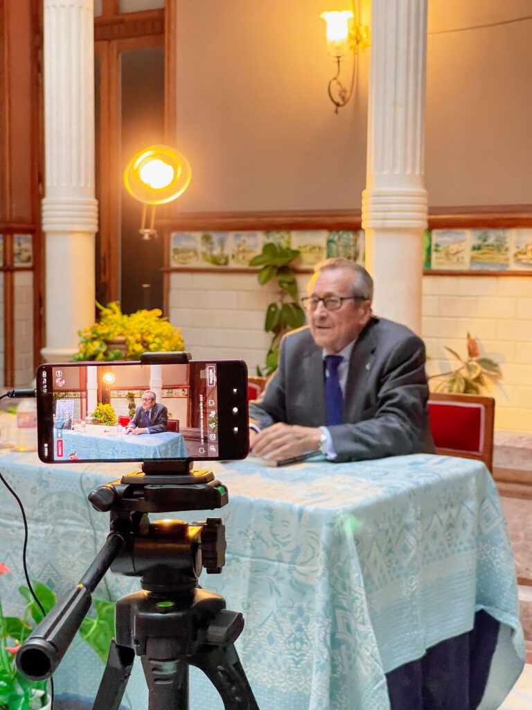 Francisco González de Posada presentó su libro sobre Jorge Juan en Novelda