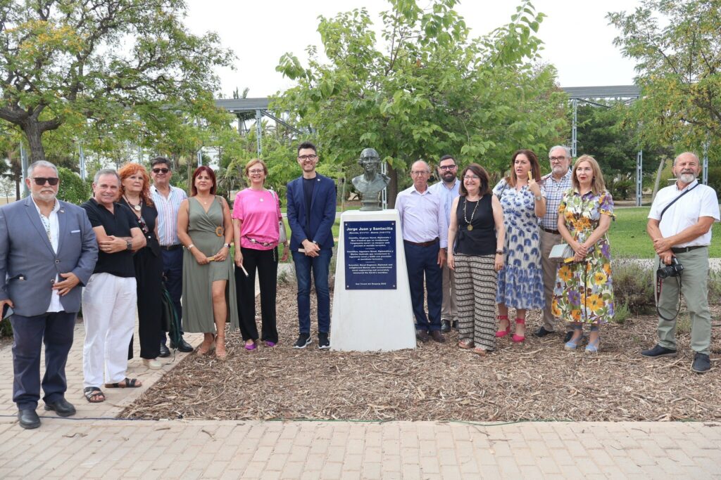 Inauguración busto Jorge Juan en la Universidad de Alicante  