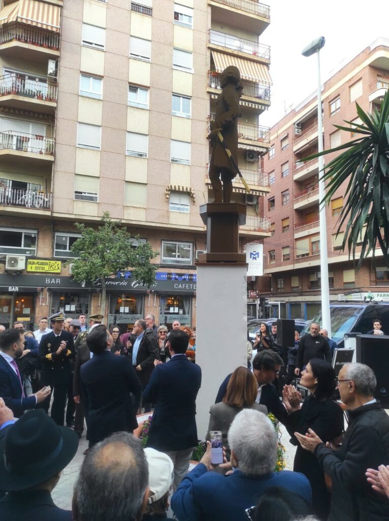 1000167442-765x1024 Inauguración de la estatua de Jorge Juan en Elche