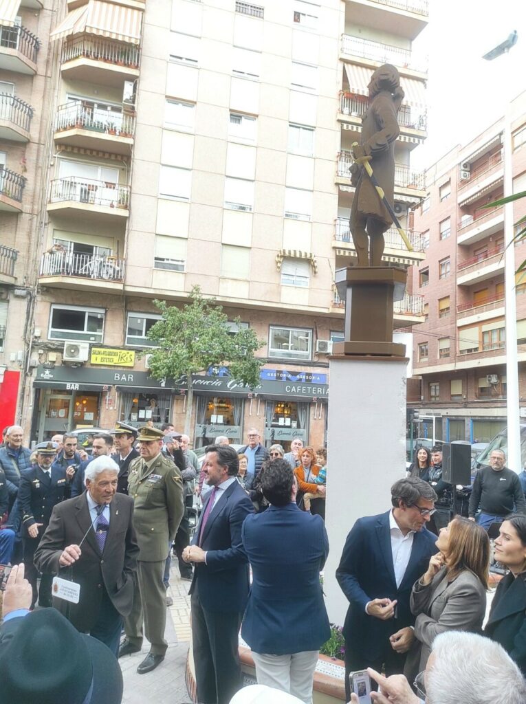 1000167446-765x1024 Inauguración de la estatua de Jorge Juan en Elche