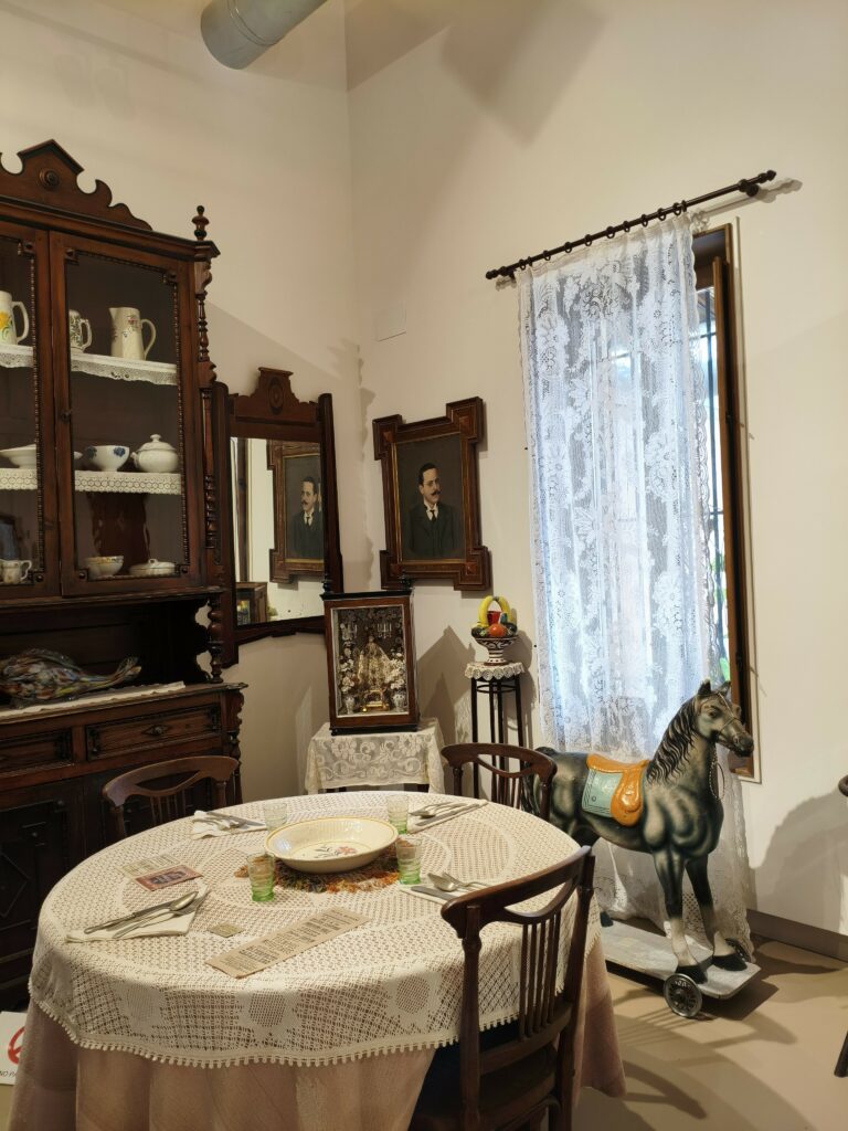 1000177353-768x1024 Visita a la Casa Museo del Huerto de los Pontos y al Museo Escolar de Puçol