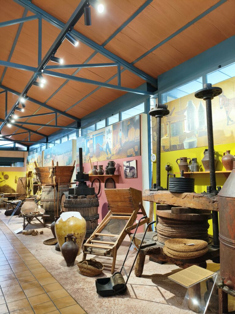 1000177481-768x1024 Visita a la Casa Museo del Huerto de los Pontos y al Museo Escolar de Puçol