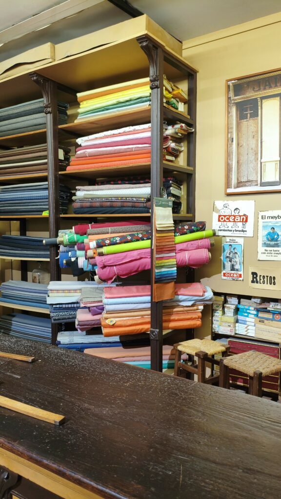 1000177609-576x1024 Visita a la Casa Museo del Huerto de los Pontos y al Museo Escolar de Puçol