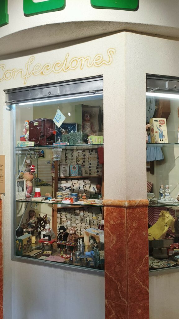 1000177617-576x1024 Visita a la Casa Museo del Huerto de los Pontos y al Museo Escolar de Puçol