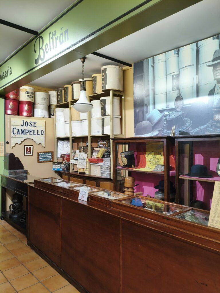 1000177640-768x1024 Visita a la Casa Museo del Huerto de los Pontos y al Museo Escolar de Puçol